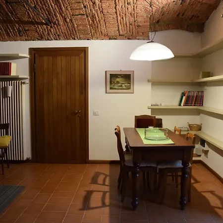 Holiday home Casa Sette Camini Camnago Volta